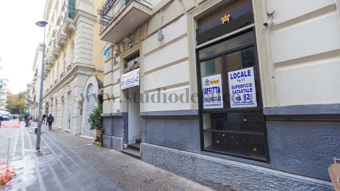 Via Scarlatti/via Merliani pedonale locale commerciale due vetrine ingresso fronte strada